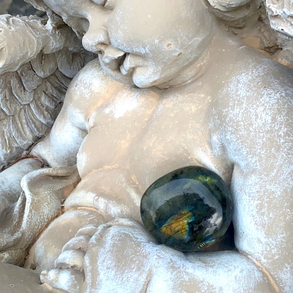 Labradorite palm stone. Lots of color! - Picture 5 of 8